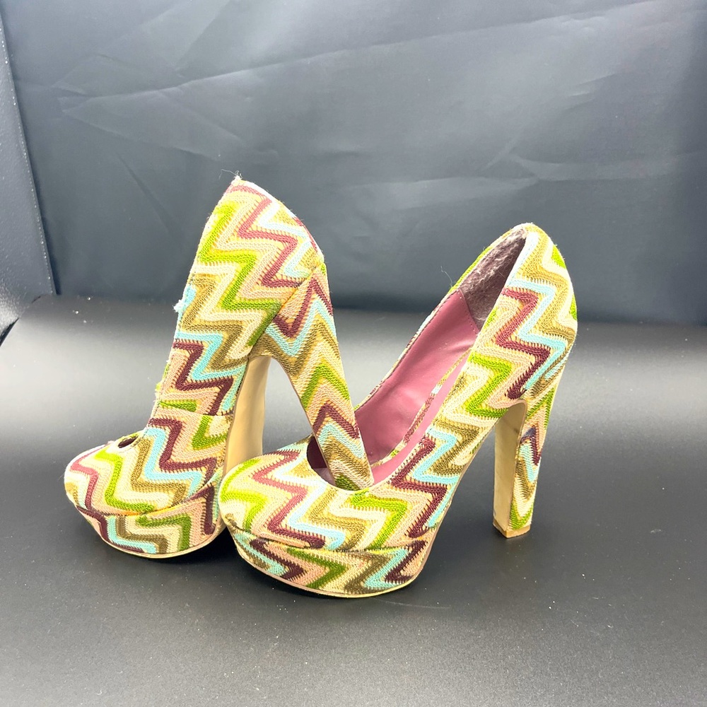 Madden Girl size 6 platform heels